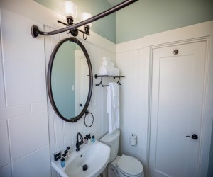 HTL 587 San Francisco - Private Guest Bathroom