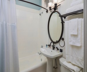 HTL 587 San Francisco - Luxuriously Appointed Guest Bathrooms